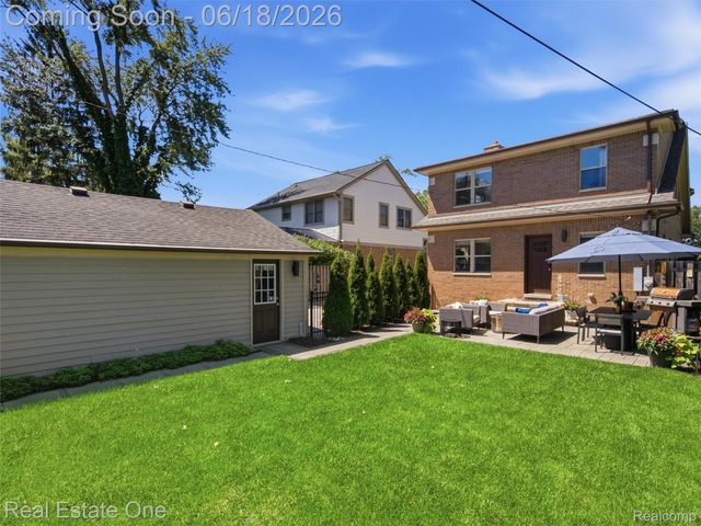 10125 Borgman Avenue, Huntington Woods, MI 48070