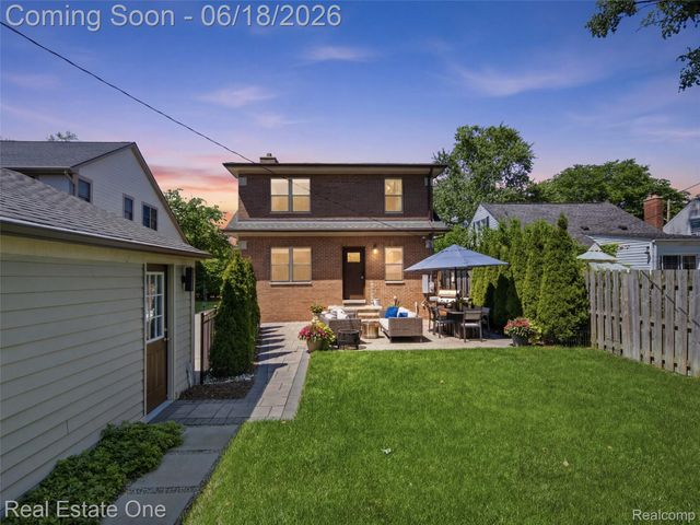 10125 Borgman Avenue, Huntington Woods, MI 48070