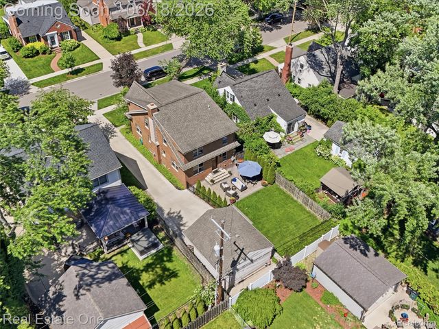 10125 Borgman Avenue, Huntington Woods, MI 48070