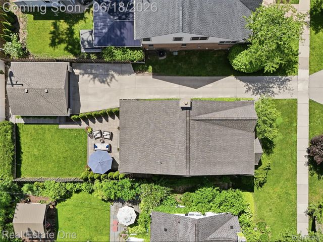 10125 Borgman Avenue, Huntington Woods, MI 48070