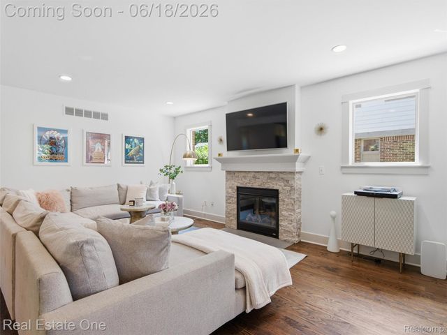 10125 Borgman Avenue, Huntington Woods, MI 48070