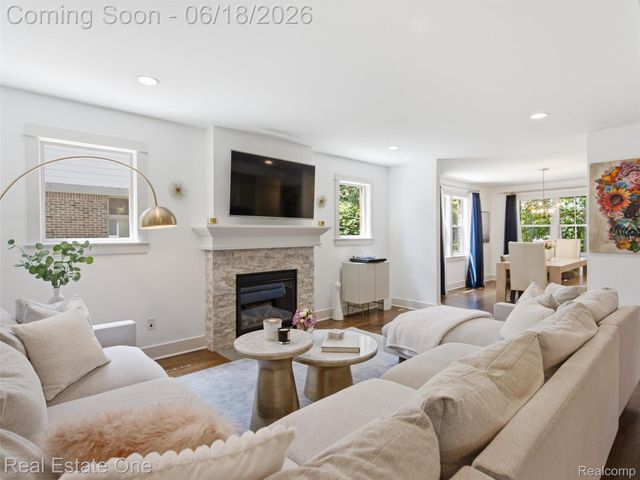 10125 Borgman Avenue, Huntington Woods, MI 48070