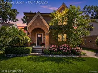 10125 Borgman Avenue, Huntington Woods, MI 48070