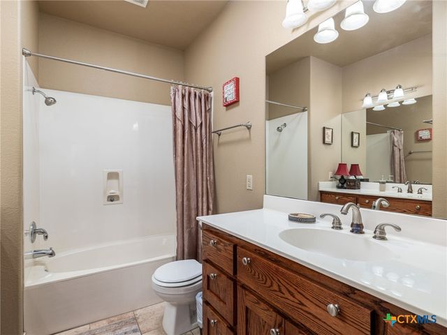 1801 County Road 470, Coupland, TX 78615