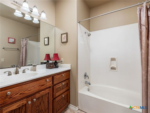 1801 County Road 470, Coupland, TX 78615