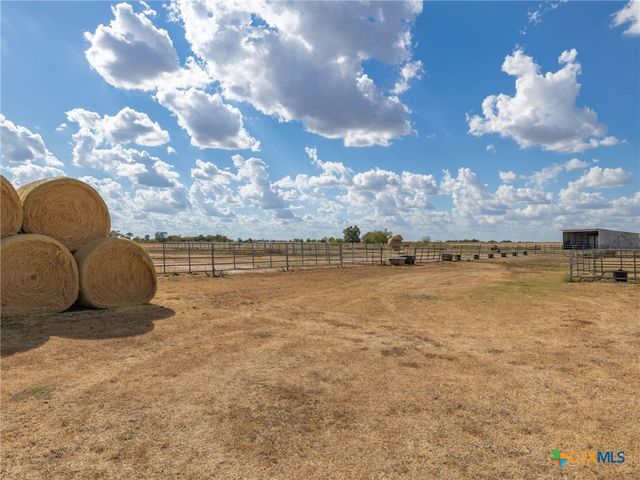 1801 County Road 470, Coupland, TX 78615