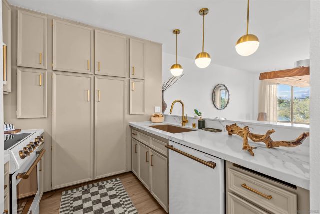 5704 BALTIMORE DRIVE 325, La Mesa, CA 91942