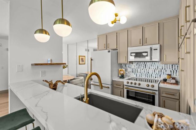 5704 BALTIMORE DRIVE 325, La Mesa, CA 91942