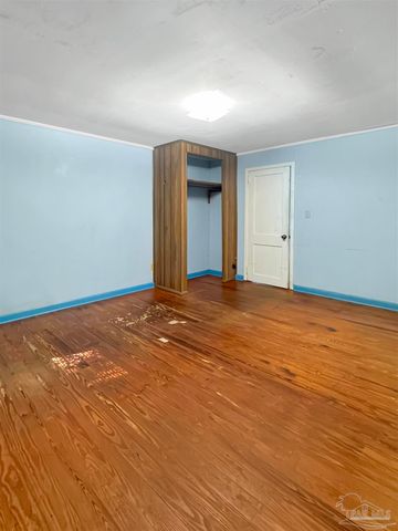 3020 Woodbury Cir, Cantonment, FL 32533