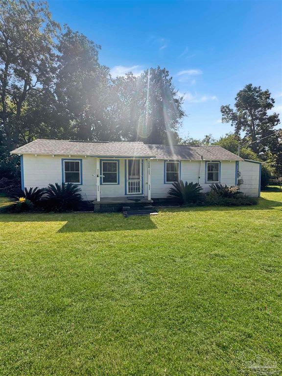 3020 Woodbury Cir, Cantonment, FL 32533