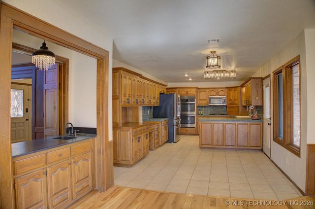 8637 S 73rd East Avenue, Tulsa, OK 74133