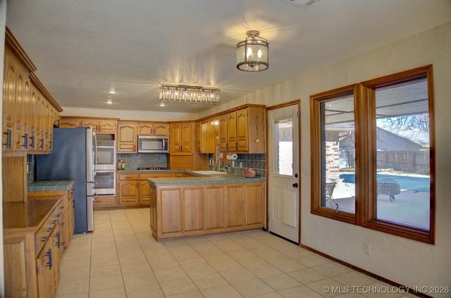 8637 S 73rd East Avenue, Tulsa, OK 74133