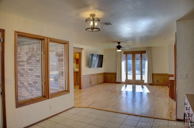 8637 S 73rd East Avenue, Tulsa, OK 74133