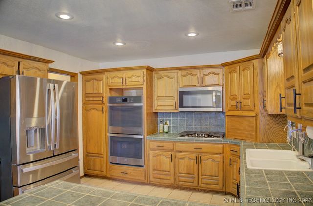 8637 S 73rd East Avenue, Tulsa, OK 74133