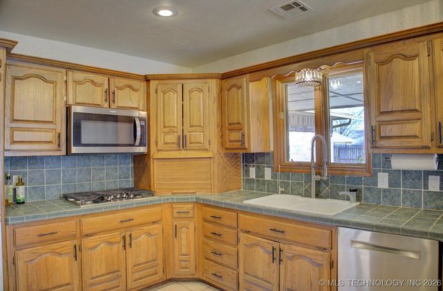 8637 S 73rd East Avenue, Tulsa, OK 74133