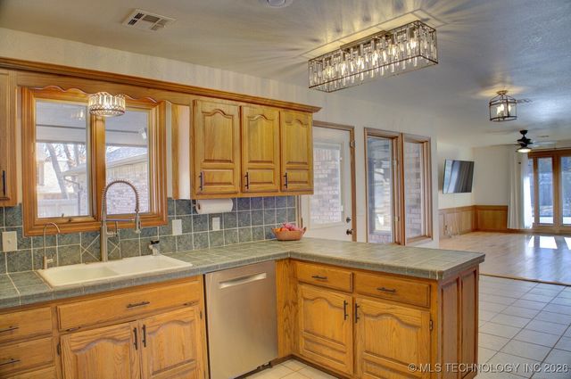 8637 S 73rd East Avenue, Tulsa, OK 74133