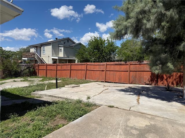 1816 Elizabeth St, Corpus Christi, TX 78404