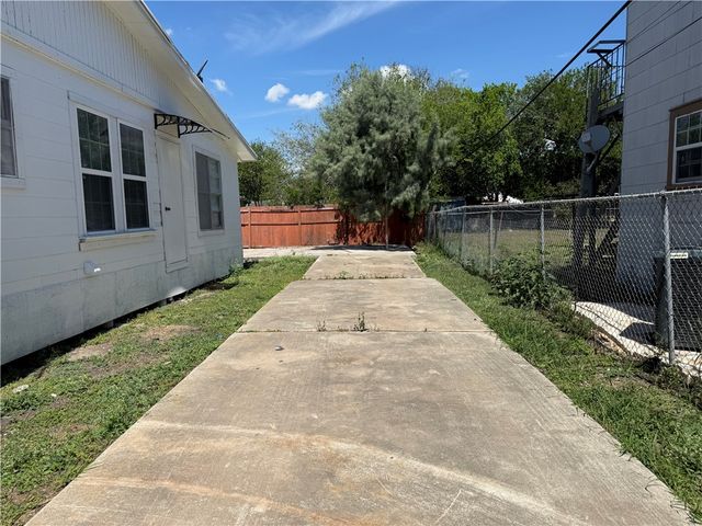 1816 Elizabeth St, Corpus Christi, TX 78404