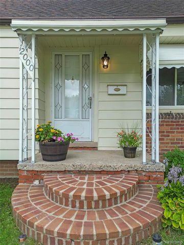 12000 Bramell, Redford, MI 48239