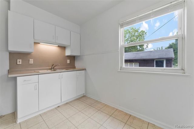 12000 Bramell, Redford, MI 48239