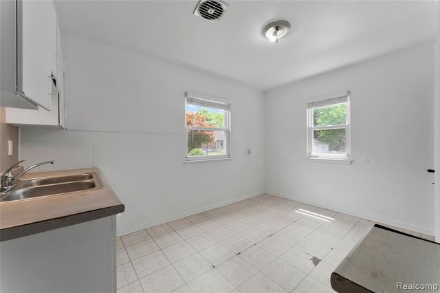12000 Bramell, Redford, MI 48239