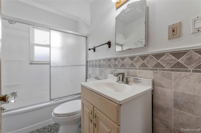 12000 Bramell, Redford, MI 48239