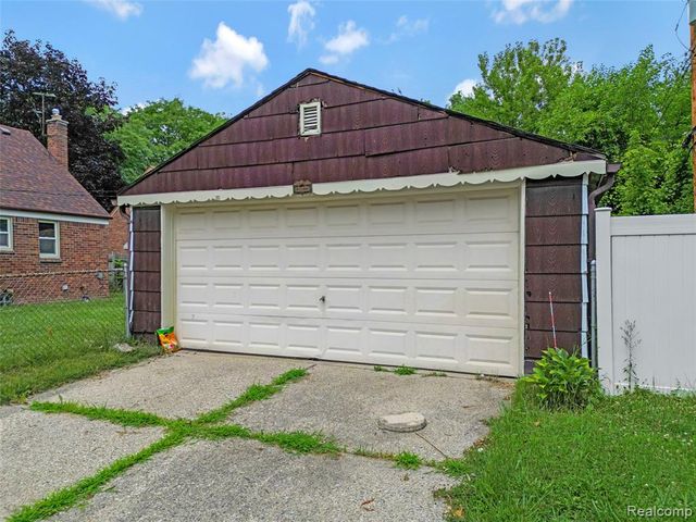 12000 Bramell, Redford, MI 48239