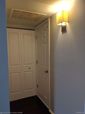 1514 Normandy Road 203, Royal Oak, MI 48073