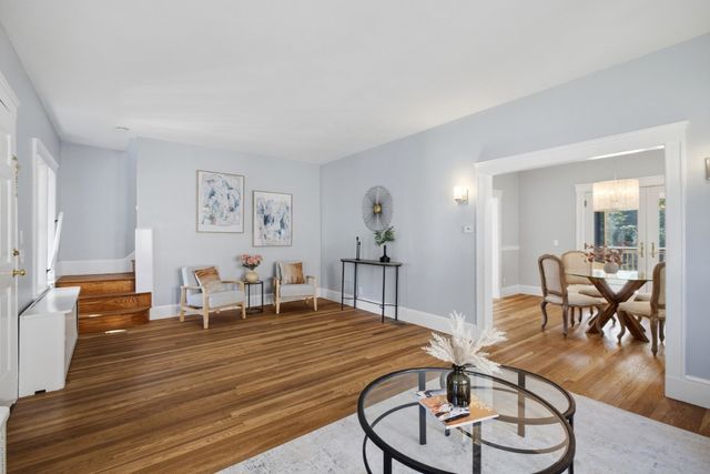 18 Middle St, Lexington, MA 02421