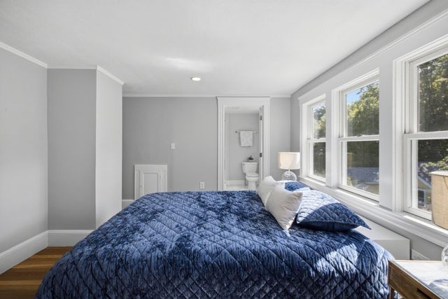 18 Middle St, Lexington, MA 02421