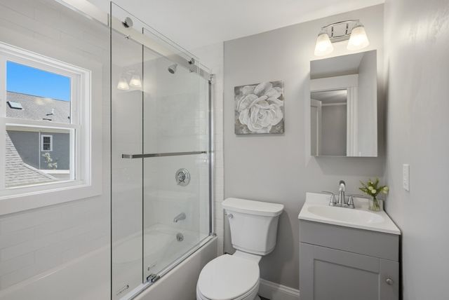 18 Middle St, Lexington, MA 02421