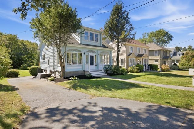 18 Middle St, Lexington, MA 02421