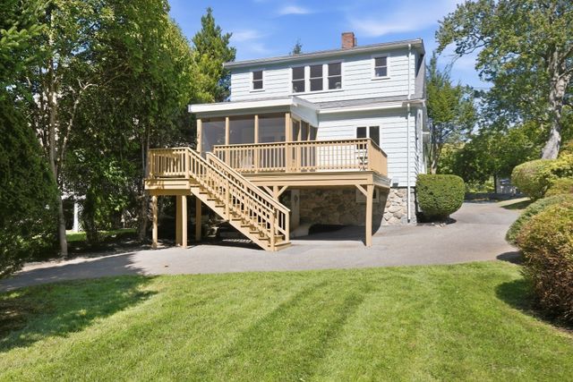 18 Middle St, Lexington, MA 02421