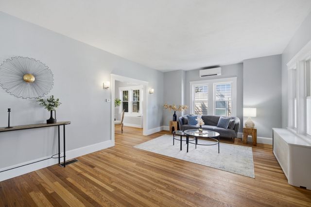 18 Middle St, Lexington, MA 02421