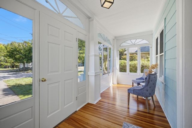 18 Middle St, Lexington, MA 02421