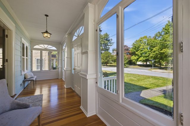 18 Middle St, Lexington, MA 02421