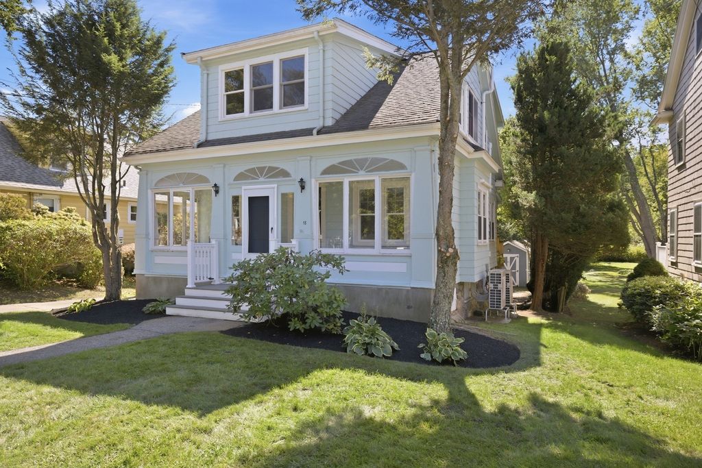 18 Middle St, Lexington, MA 02421