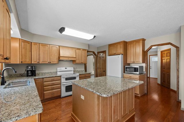 2664 Borden Court, Inver Grove Heights, MN 55076