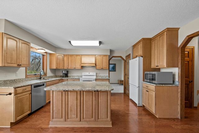 2664 Borden Court, Inver Grove Heights, MN 55076