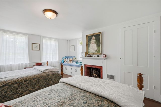 236 Mendon St, Upton, MA 01568