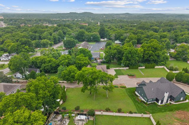 704 Halcyon Way, Columbia, TN 38401