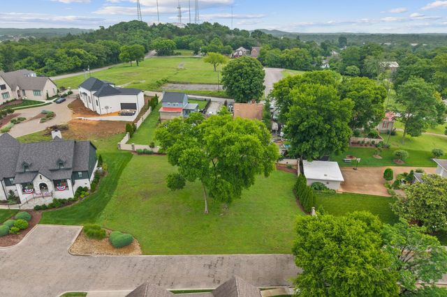 704 Halcyon Way, Columbia, TN 38401