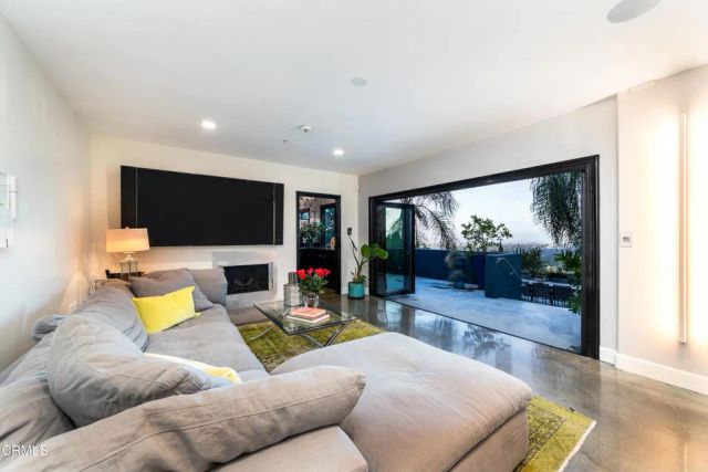 1411 Edgehill Place, Pasadena, CA 91103
