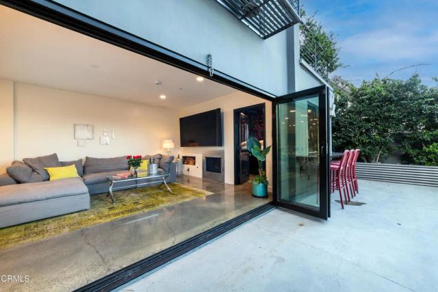 1411 Edgehill Place, Pasadena, CA 91103