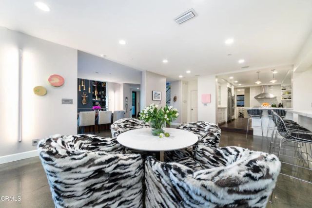 1411 Edgehill Place, Pasadena, CA 91103