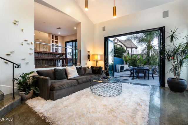 1411 Edgehill Place, Pasadena, CA 91103