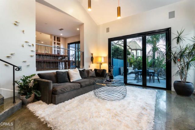 1411 Edgehill Place, Pasadena, CA 91103