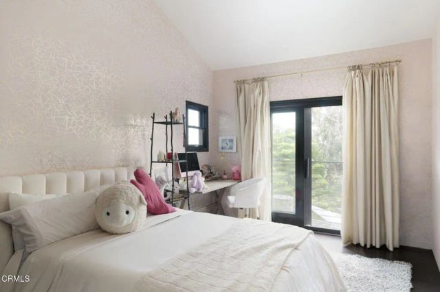 1411 Edgehill Place, Pasadena, CA 91103
