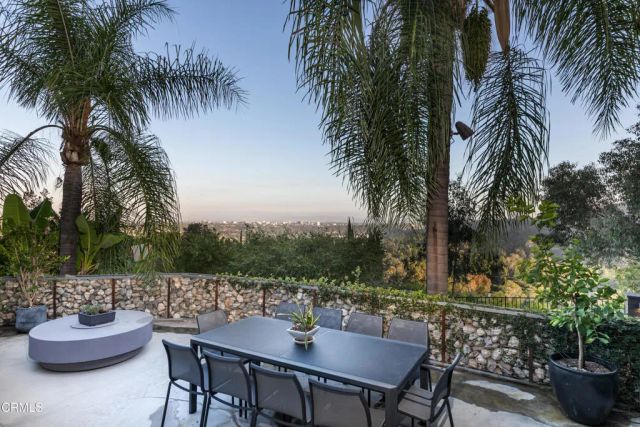 1411 Edgehill Place, Pasadena, CA 91103