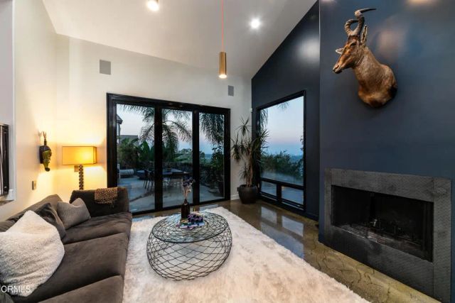 1411 Edgehill Place, Pasadena, CA 91103